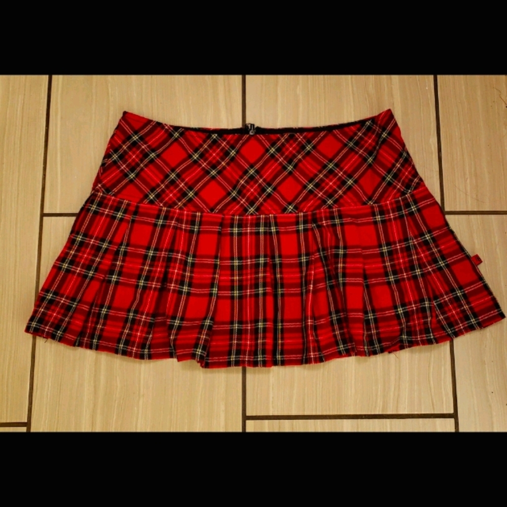 Red plaid mini skirt
